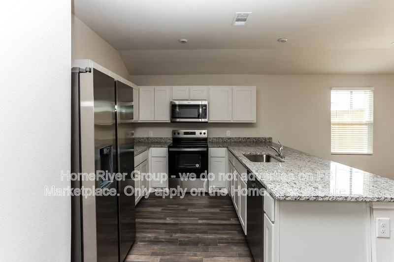 621 Jameson St - Photo 7 of 22