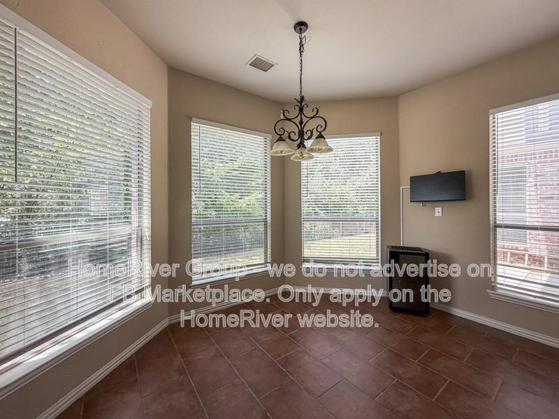 1105 Reese Way - Photo 5 of 31