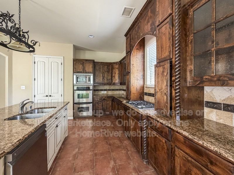 1105 Reese Way - Photo 7 of 31