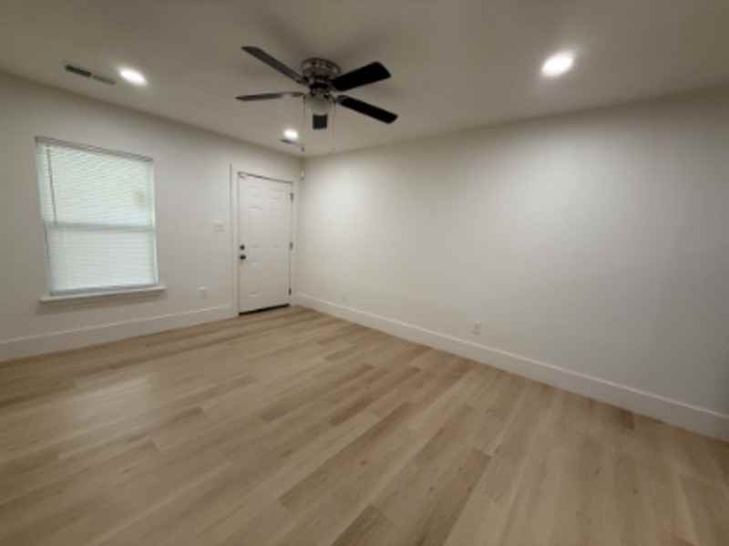 934 N Hollywood St - Photo 6 of 25