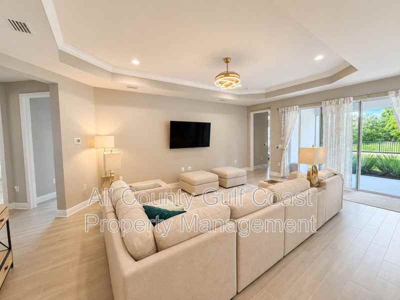 10194 Canaveral Cir - Photo 6 of 30