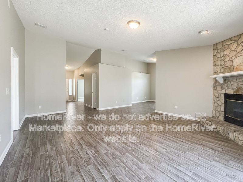 7966 Amandas Crossing Dr E - Photo 7 of 22