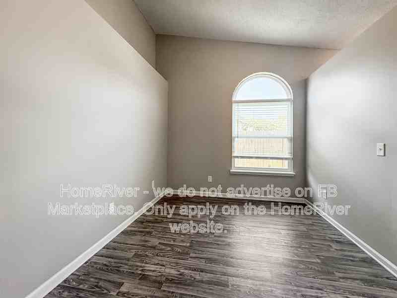 7966 Amandas Crossing Dr E - Photo 7 of 25