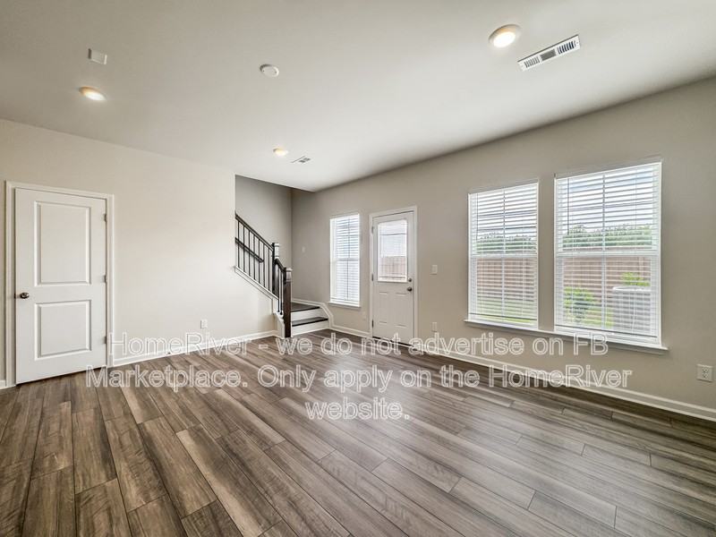 3715 Feltham Ln - Photo 4 of 20