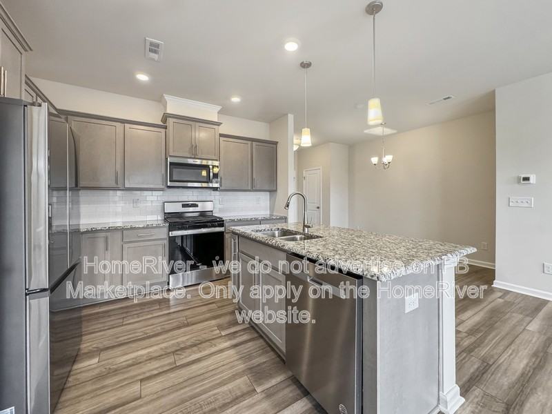 3715 Feltham Ln - Photo 5 of 20