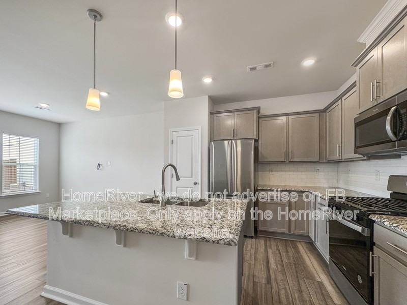3715 Feltham Ln - Photo 6 of 20