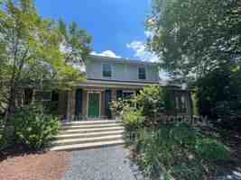 featured image of 2695 Sharondale Dr Ne