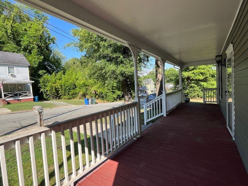 1810 Vale St - Photo 3 of 30