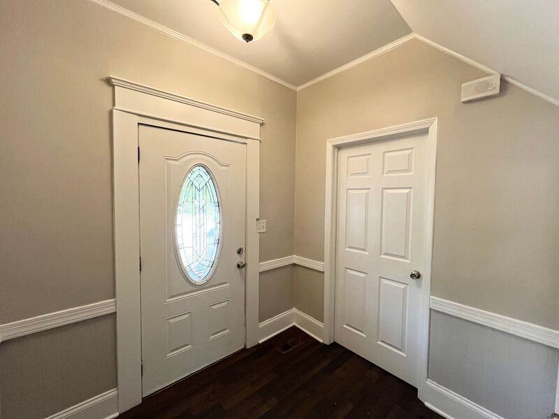 1810 Vale St - Photo 4 of 30