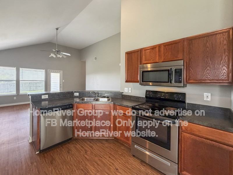 313 Charleston Dr - Photo 3 of 22
