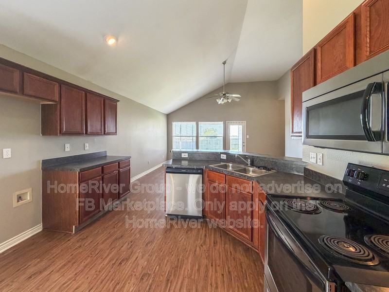 313 Charleston Dr - Photo 7 of 22
