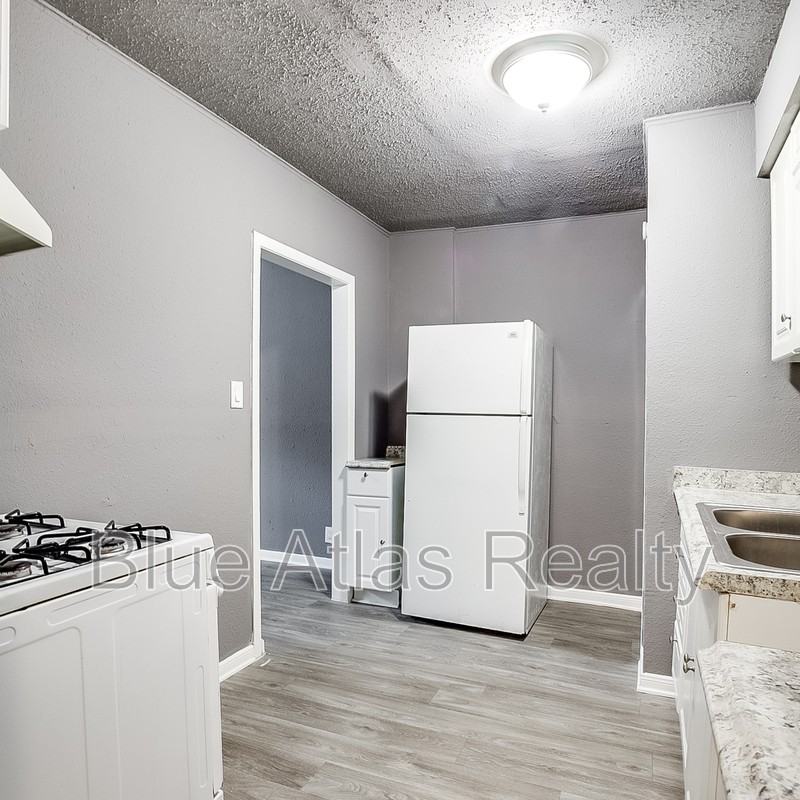 1724 Pear St - Photo 5 of 10