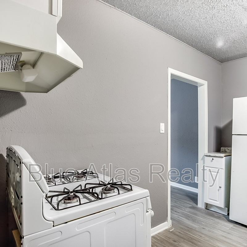 1724 Pear St - Photo 4 of 10