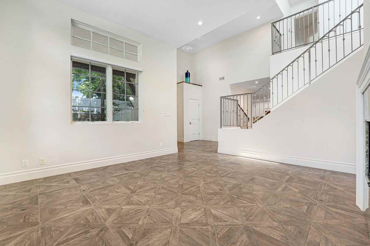 1714 West Oak Street - Photo 4 of 25