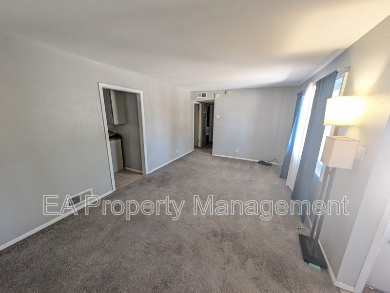 3204 La Veta Dr Ne - Photo 3 of 20