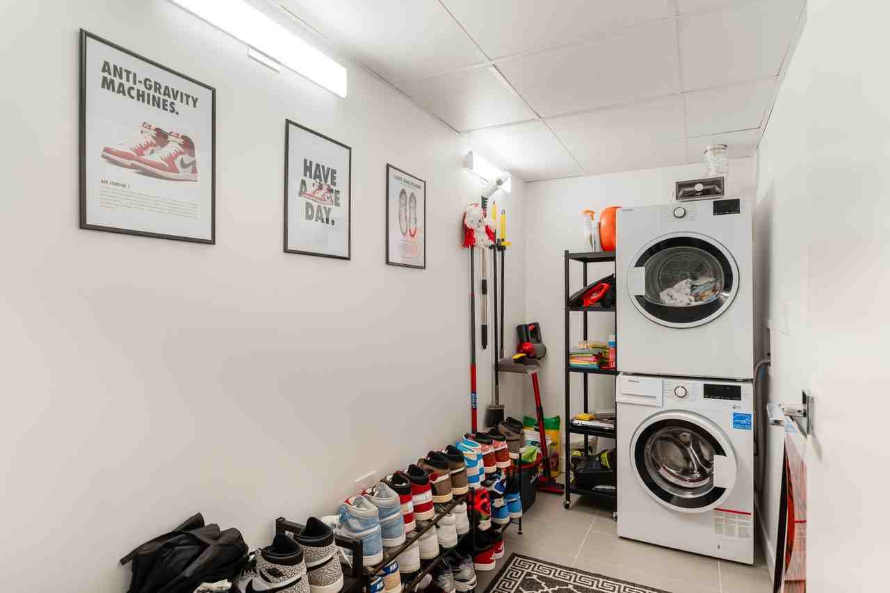 1107 Richards Street - Photo 7