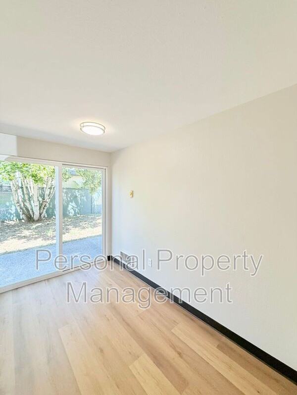506 E 34th St #A - Photo 3 of 10