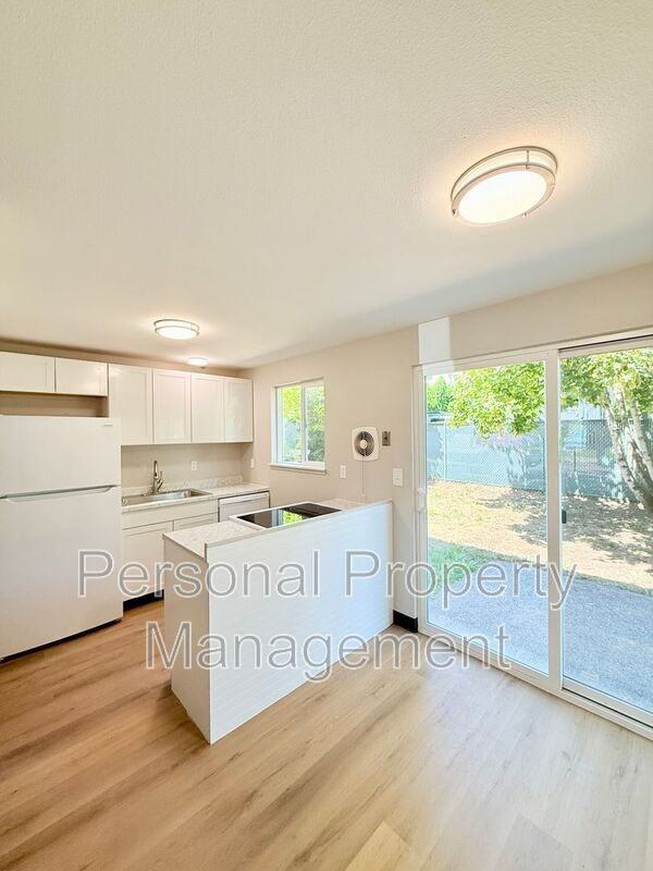 506 E 34th St #A - Photo 4 of 10