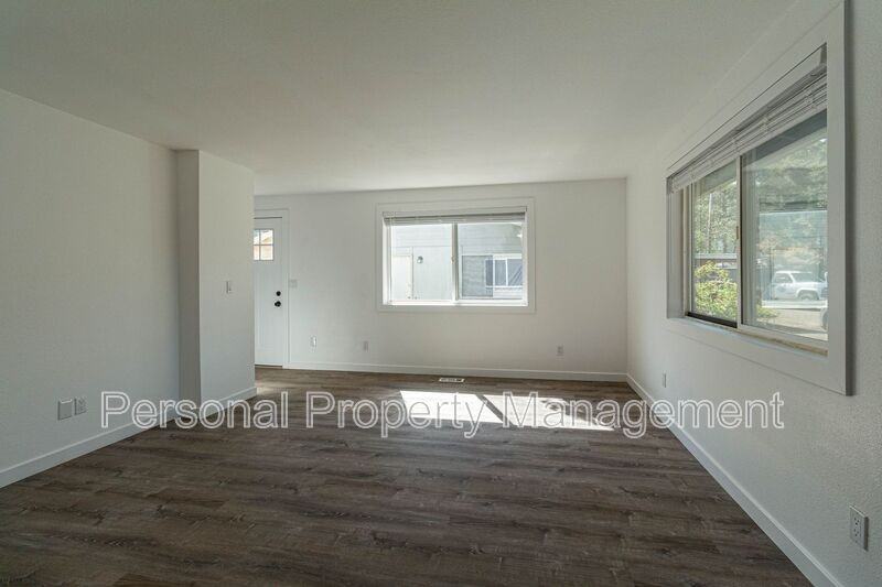 4325 E 17th St #6 - Photo 2 of 11