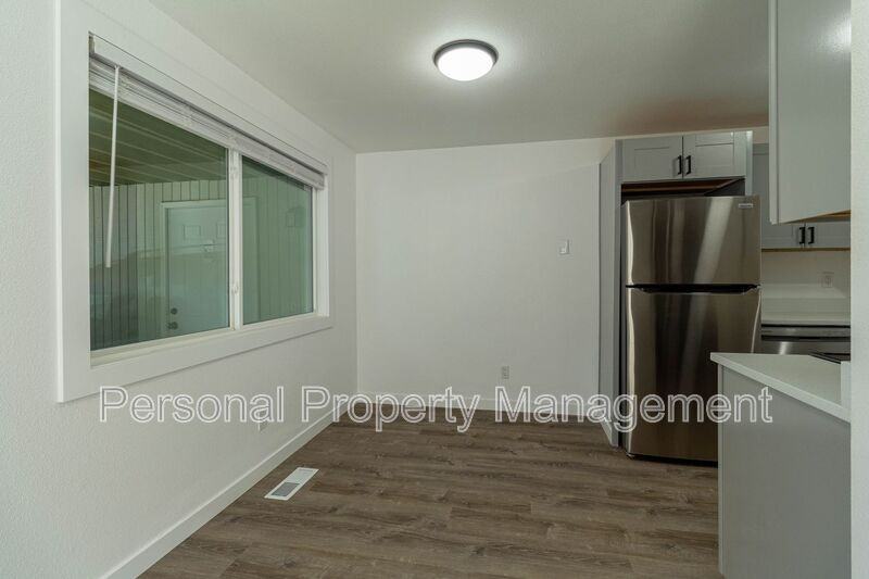 4325 E 17th St #6 - Photo 3 of 11