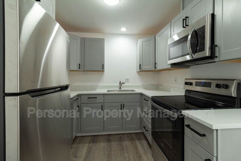 4325 E 17th St #6 - Photo 4 of 11