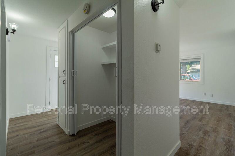 4325 E 17th St #6 - Photo 5 of 11