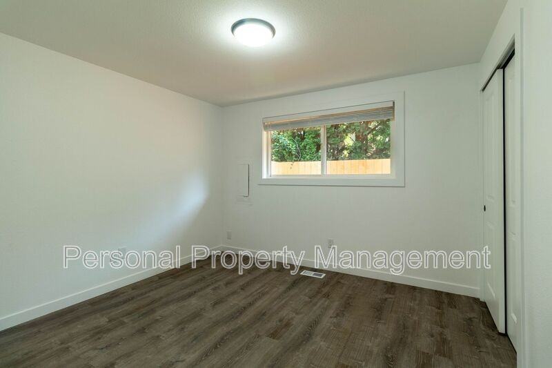 4325 E 17th St #6 - Photo 6 of 11