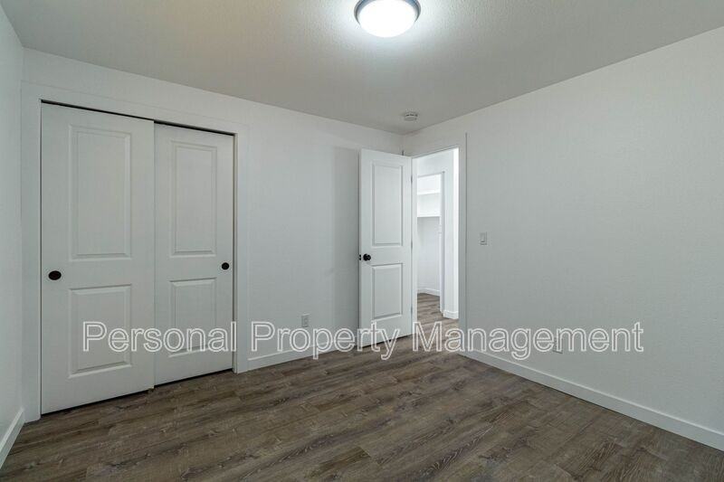 4325 E 17th St #6 - Photo 7 of 11