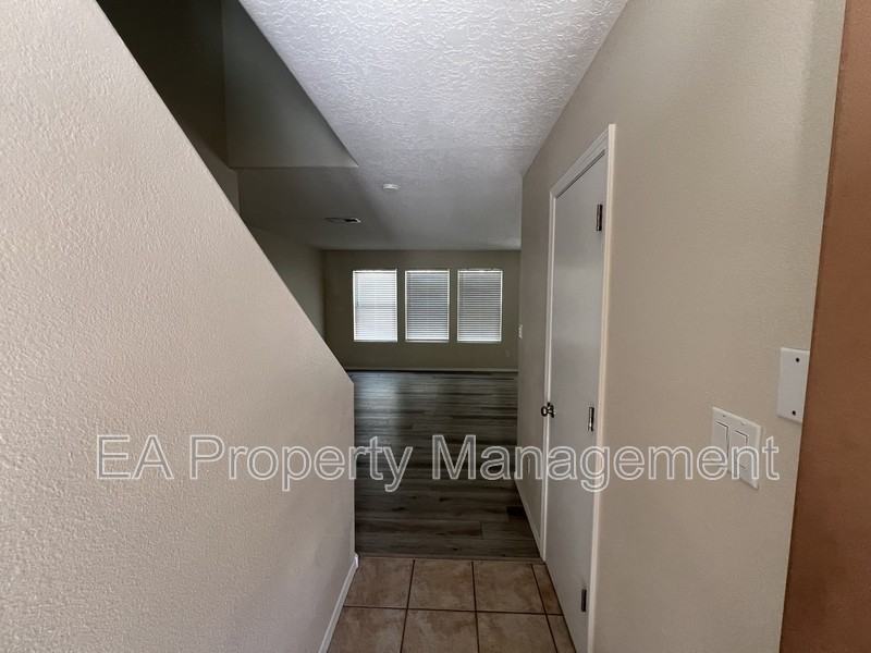 4257 Altura Mesa Ln Ne - Photo 2 of 15