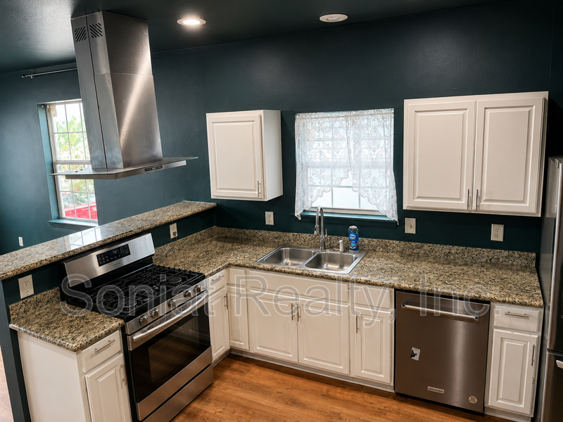 1461 N Robertson St - Photo 2 of 19