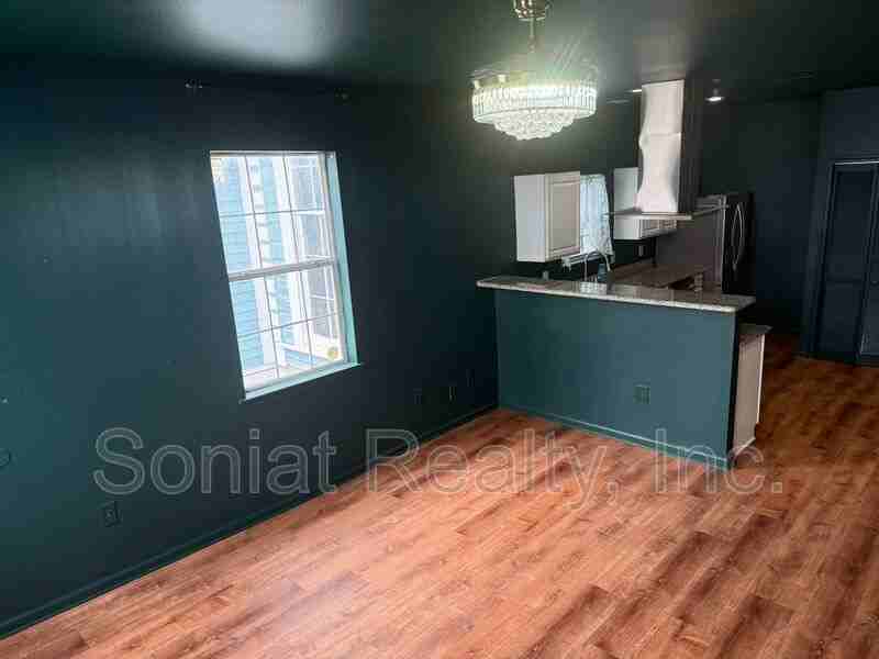 1461 N Robertson St - Photo 6 of 19