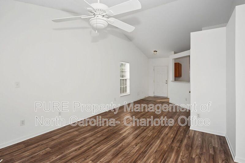 2910 Bridgeville Ln - Photo 2 of 26