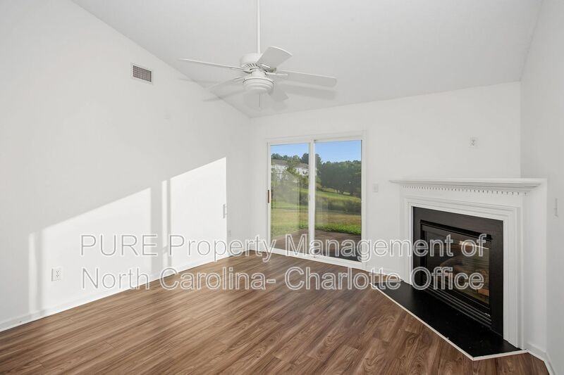 2910 Bridgeville Ln - Photo 4 of 26