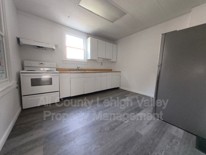 137 S 12th St - Photo 2 of 9