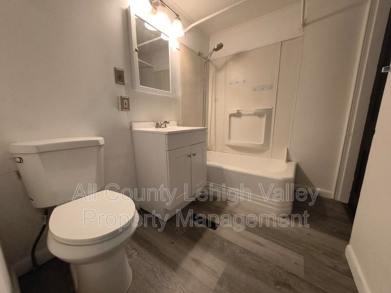 137 S 12th St - Photo 5 of 9