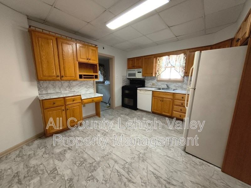 8 W Elizabeth Ave - Photo 3 of 13