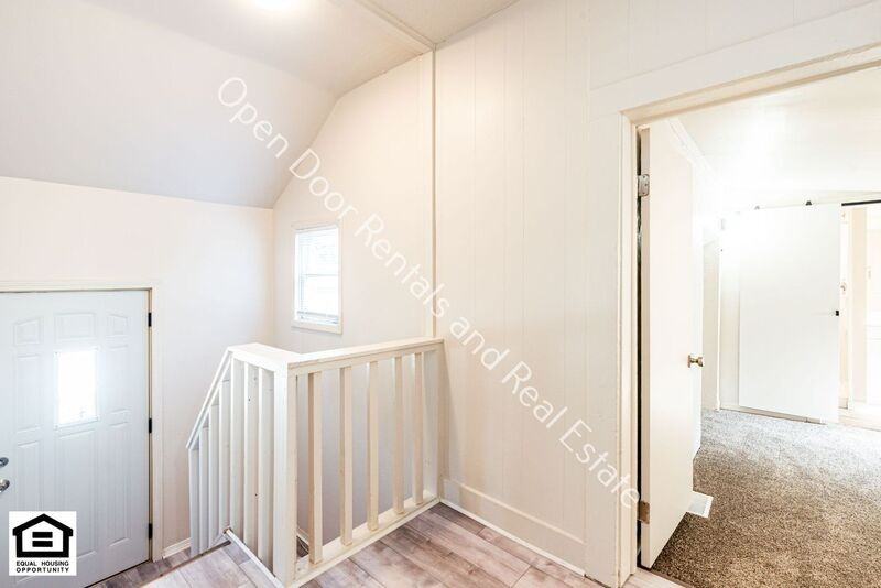 1240 1/2 Boone St - Photo 3 of 18