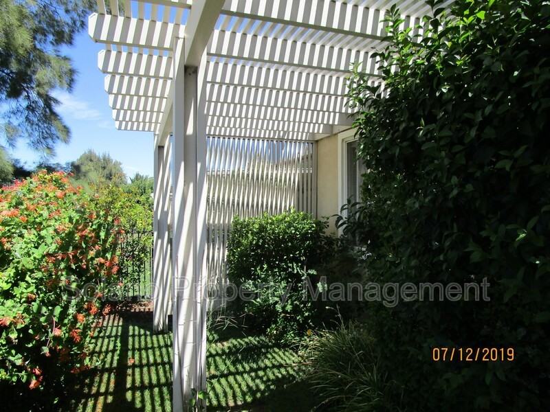 451 Edgewood Dr - Photo 4 of 13