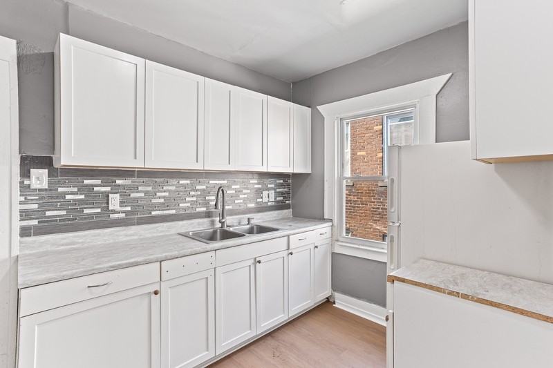 2045 Clements St - Photo 2 of 15