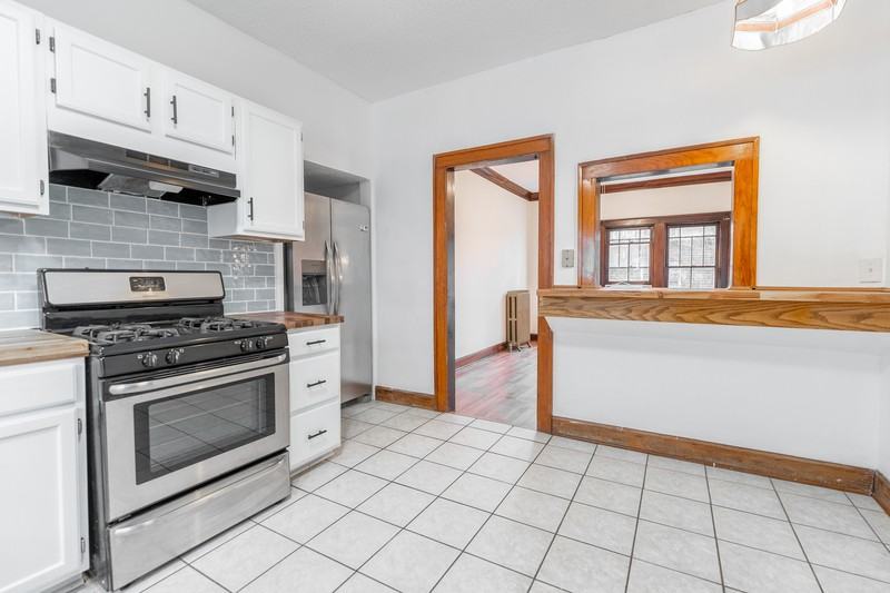 711 E 33rd St - Photo 2 of 11