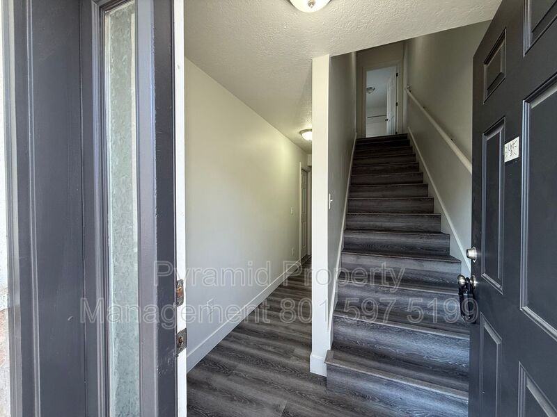 3178 S St #B - Photo 3 of 22