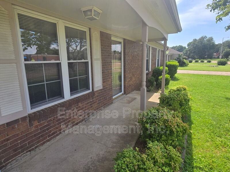6967 Dawnhill Rd - Photo 4 of 21