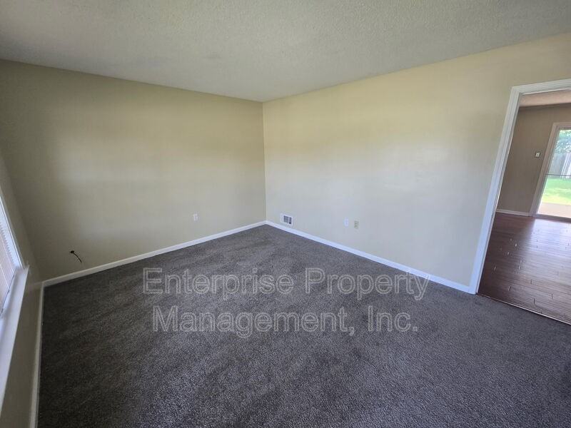6967 Dawnhill Rd - Photo 6 of 21