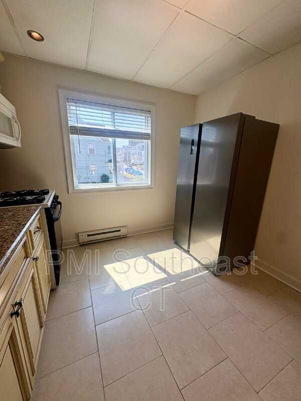 285 Montauk Ave #4 - Photo 4 of 14