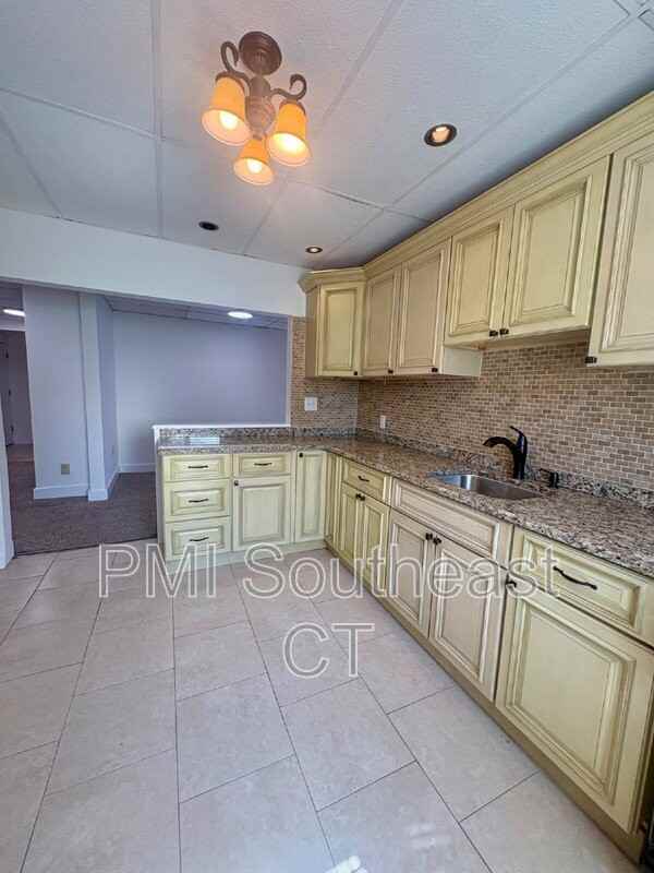 285 Montauk Ave #4 - Photo 5 of 14