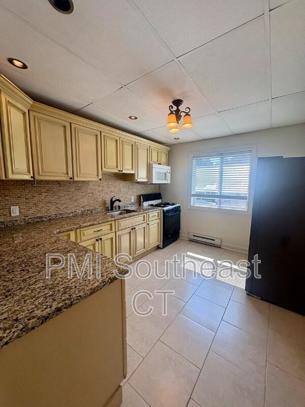 285 Montauk Ave #4 - Photo 6 of 14