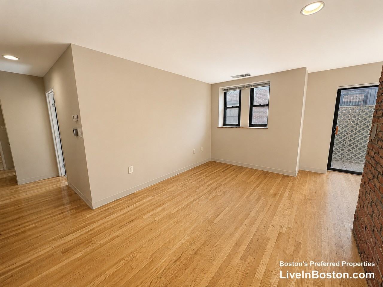 Gainsborough St. & Symphony, Gainsborough, Westland, Hemenway #407 - Photo 2 of 13