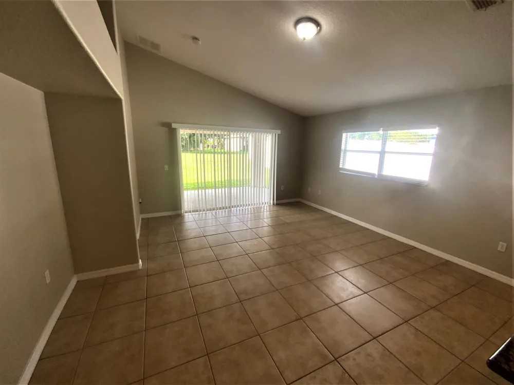 1261 Creekview Ct - Photo 7 of 10