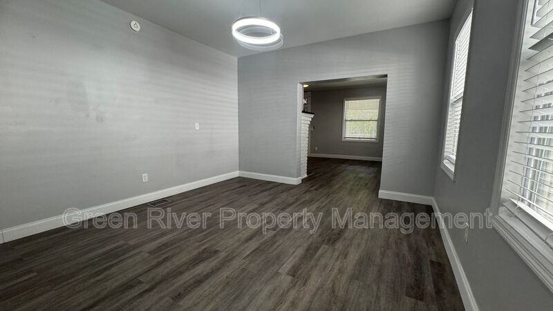 2805 College St - Photo 2 of 16
