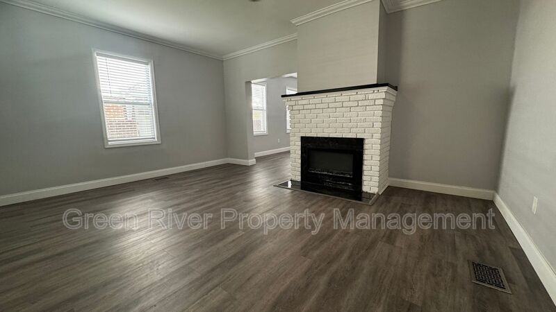 2805 College St - Photo 4 of 16